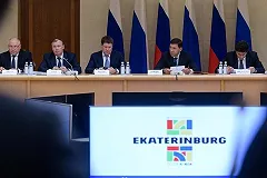 Куйвашев прокомментировал дворцовый стиль отремонтированной меценатом школы