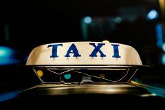 На Урале водитель такси избил пассажирку
