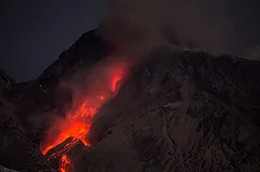 Вулкан Шивелуч выбросил третий за двое суток столб пепла