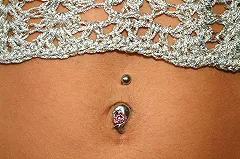 В Северной Корее запретили пирсинг и западную одежду