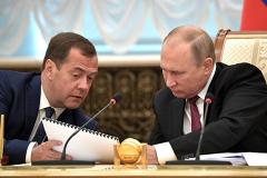 Медведеву предложат ввести гарантии сохранения работы для людей старше 50