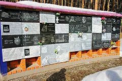 Могила кота с оградкой появилась у жилого дома в Челябинске (ФОТО)