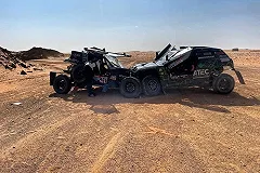 «Каркас цел». Экипаж Сергея Карякина попал в ДТП на «Дакаре»