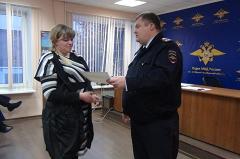 Жительницу Челябинской области наградили за спасение босого мужчины