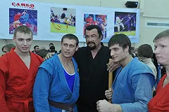 Стивен Сигал стал гражданином России