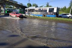 В троллейбусах Екатеринбурга из-за нехватки кондукторов пассажиров «обилечивают» водители