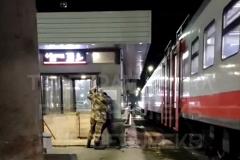В Екатеринбурге мужчины в камуфляже подрались на железнодорожном вокзале