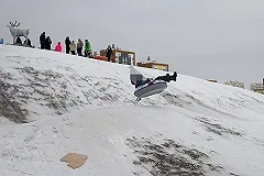 В Екатеринбурге ребёнок на «бублике» снес пенсионерку