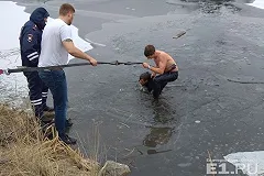 Повар из Ramada спас тонущего рыбака. «Разделся по пояс и пополз по льду»