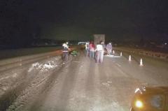 На дороге под Екатеринбургом при столкновении с грузовиком погибли водитель снегохода и его пассажир