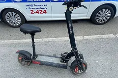 В Екатеринбурге арестовали пьяного мужчину на электросамокате