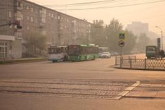 Водители троллейбусов и «частник» устроили потасовку на Щорса за место на остановке