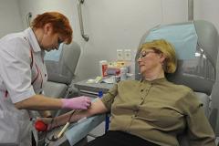 Сотрудник Областной станции переливания крови обвиняется в хищении 2 миллионов