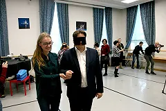 «Главное, держись за меня». Екатеринбуржцам показали, что ощущают люди-инвалиды