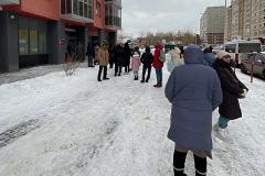 В Екатеринбурге в пунктах выдачи заказов образовались огромные очереди