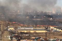 В Екатеринбурге разгорелся мощный пожар