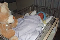 Брошенную в лесу под Челябинском девочку Кристину выписывают из больницы