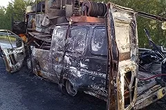 «Газель» въехала в стоящий на дороге автокран. Два пассажира сгорели заживо