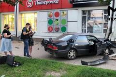 В Воронеже сотрудник полиции сбил трех человек на тротуаре, одного — насмерть