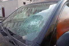 Toyota Land Cruiser председателя ТСЖ на Токарей подвергся нападению