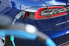 В США начали расследование гибели водителя Tesla при езде на автопилоте