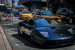 «Хотите кондиционер — доплатите!» Таксисты наживаются на горожанах в жару