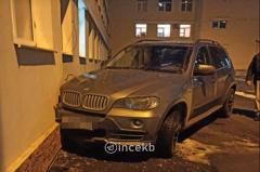 В Екатеринбурге BMW влетел в здание больницы