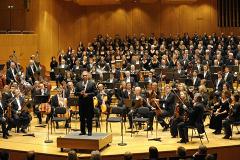 На Елисейских полях Уральский филармонический оркестр проводили овациями