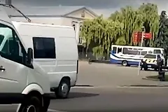 В Луцке вооруженный мужчина захватил автобус и взял пассажиров в заложники