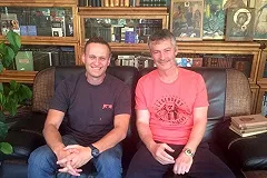 «Какой ещё мэр накормит тебя блинами»: Навальный встретился c Ройзманом