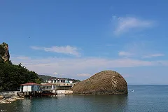 Туристы в Крыму агрессивно реагируют на спасателей при запрете купаться в шторм