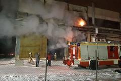 Площадь пожара 200 квадратных метров: в Екатеринбурге загорелась промплощадка