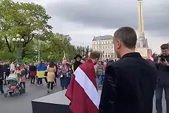 В Латвии прошло шествие за снос советских памятников
