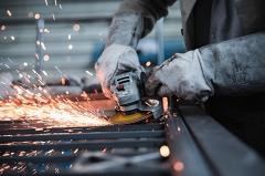 На важном свердловском заводе число рабочих сократилось в десять раз