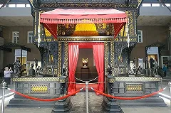 «Бывшая» Тимати Анастасия Решетова пришла в восторг от выставки в Екатеринбургском музее ИЗО