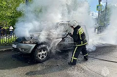Из-за падения обломков БПЛА загорелась стоянка близ склада Wildberries в Екатеринбурге
