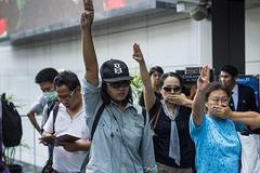 Жест из «Голодных игр» запретили в Таиланде