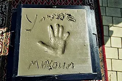 Уральцы пытаются поставить в паспорте смайлик или подпись X-men