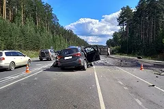 Водитель погиб около полудня на ЕКАД в столкновении с грузовиком