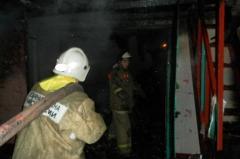 Три человека сгорели в частном доме в Свердловской области