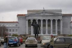 Возле главного корпуса УрФУ могут запретить парковку