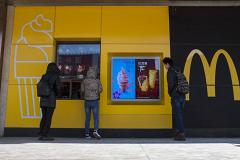 Москвич отсудил у McDonald\'s 200 тыс. руб. за стихи его бабушки в рекламе