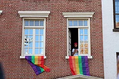 «Ломали ребра, били током». Опубликована исповедь гея из Чечни