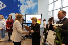 Наина Ельцина вручила президентскую стипендию лучшим студентам УрФУ