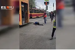 На Вторчермете неадекватный парень устроил жестокую драку в трамвае