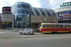 Из трамвая, заблокировавшего движение по Радищева, достали рюкзак (ФОТО)