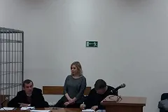 В суде допросили женщину-водителя, переехавшую двух девушек в Белоярском