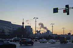 Зомбированная мошенниками екатеринбурженка клюкой отбивалась от полиции в банке