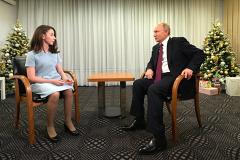 Путин после пресс-конференции дал интервью незрячей 17-летней девушке