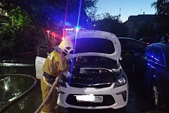 В Екатеринбурге ночью неизвестные подожгли машины